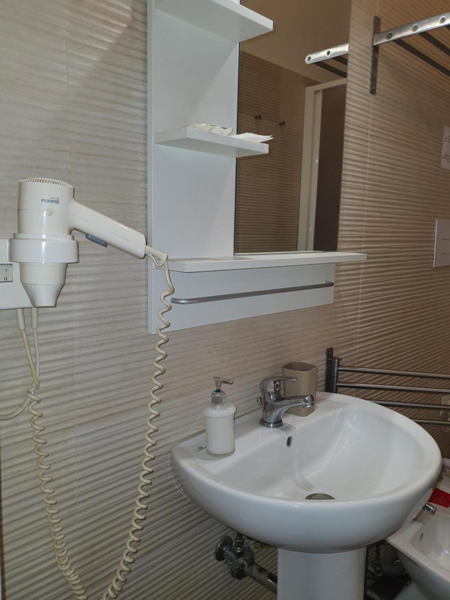 4Rooms Guest House Free Wi-Fi Салерно Экстерьер фото