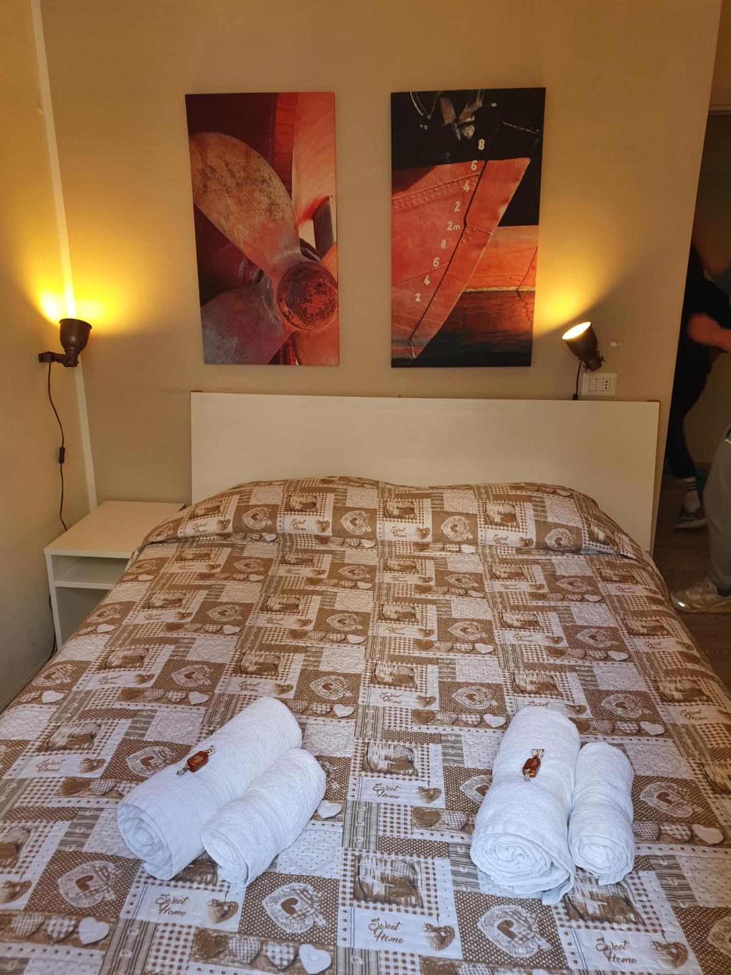 4Rooms Guest House Free Wi-Fi Салерно Экстерьер фото